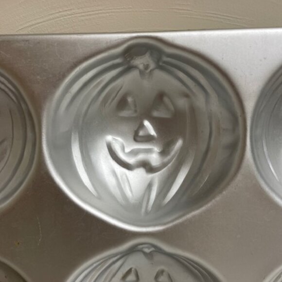 Wilton Mini Pumpkin Cake Pan - Vintage - Picture 5 of 8